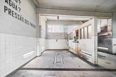 Garagem com 732 m2 na Rua Santos Pousada, Porto