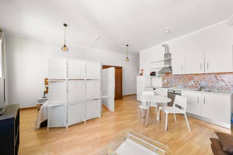 Apartamento T0 em frente a estação de Metro!