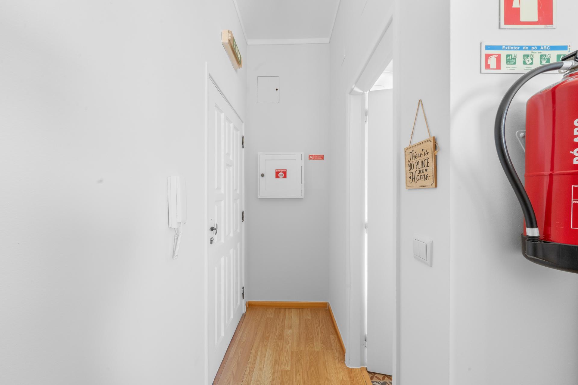 Apartamento T0 em frente a estação de Metro!