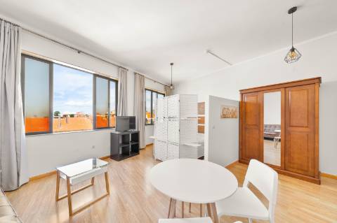 Apartamento T0 em frente a estação de Metro!