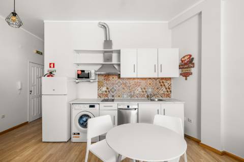 Apartamento T0 em frente a estação de Metro!