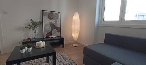 Apartamento T3 em Benfica com garagem e varanda