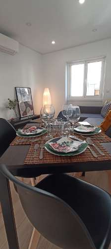 Apartamento T3 em Benfica com garagem e varanda