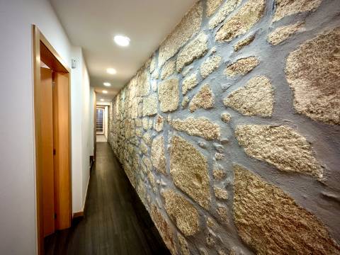 Prédio com 5 suítes no coração do Porto, com Alojamento Local (AL)