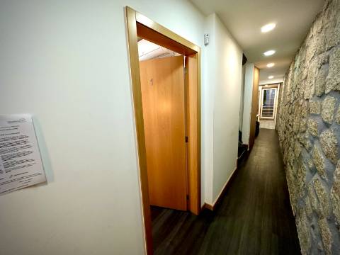 Prédio com 5 suítes no coração do Porto, com Alojamento Local (AL)