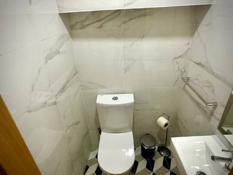 Prédio com 5 suítes no coração do Porto, com Alojamento Local (AL)