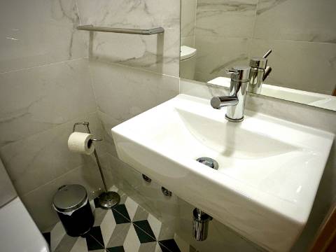 Prédio com 5 suítes no coração do Porto, com Alojamento Local (AL)