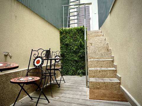 Prédio com 5 suítes no coração do Porto, com Alojamento Local (AL)