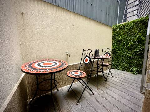 Prédio com 5 suítes no coração do Porto, com Alojamento Local (AL)