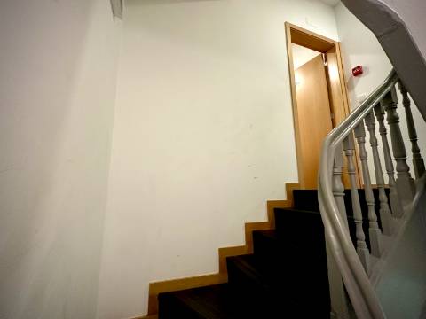 Prédio com 5 suítes no coração do Porto, com Alojamento Local (AL)