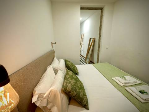 Prédio com 5 suítes no coração do Porto, com Alojamento Local (AL)