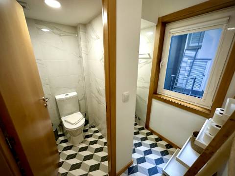 Prédio com 5 suítes no coração do Porto, com Alojamento Local (AL)