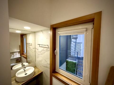 Prédio com 5 suítes no coração do Porto, com Alojamento Local (AL)