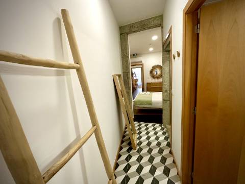 Prédio com 5 suítes no coração do Porto, com Alojamento Local (AL)