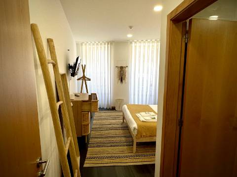 Prédio com 5 suítes no coração do Porto, com Alojamento Local (AL)