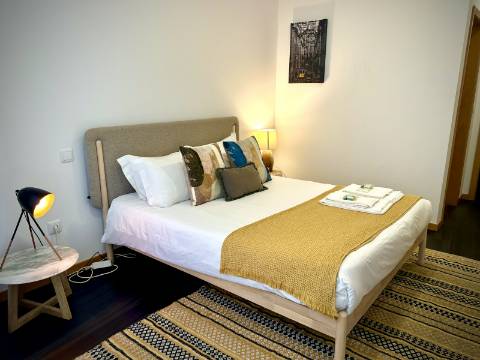 Prédio com 5 suítes no coração do Porto, com Alojamento Local (AL)