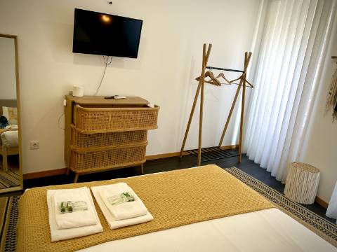 Prédio com 5 suítes no coração do Porto, com Alojamento Local (AL)