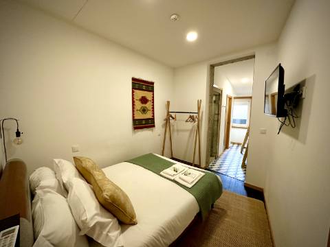 Prédio com 5 suítes no coração do Porto, com Alojamento Local (AL)