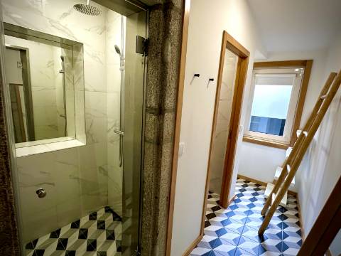 Prédio com 5 suítes no coração do Porto, com Alojamento Local (AL)