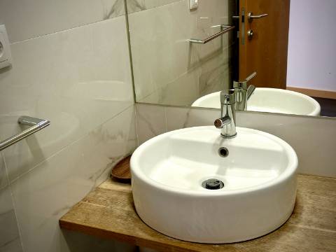 Prédio com 5 suítes no coração do Porto, com Alojamento Local (AL)