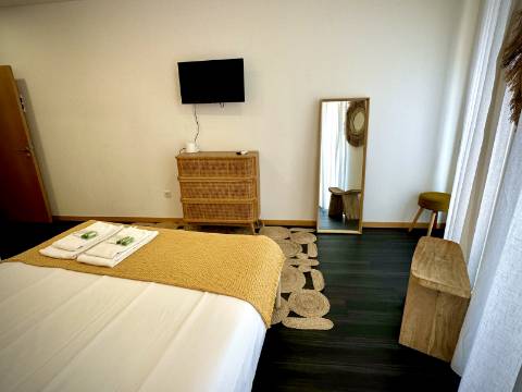 Prédio com 5 suítes no coração do Porto, com Alojamento Local (AL)