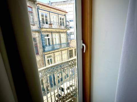 Prédio com 5 suítes no coração do Porto, com Alojamento Local (AL)