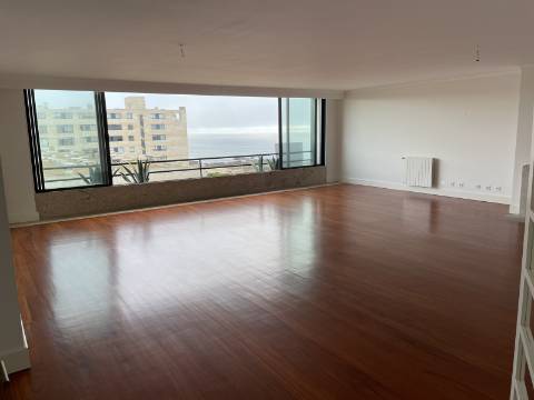 Apartamento T3 ótimo de alto padrão na 2ª linha do mar em Leça de Palmeira!!