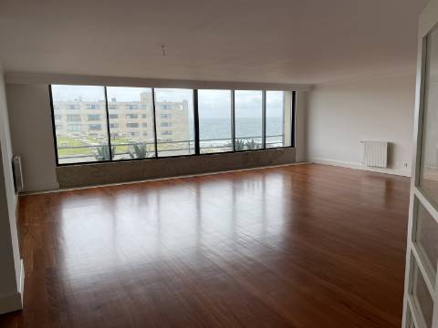Apartamento T3 ótimo de alto padrão na 2ª linha do mar em Leça de Palmeira!!