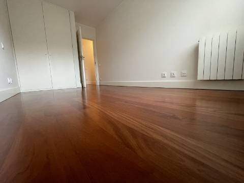 Apartamento T3 ótimo de alto padrão na 2ª linha do mar em Leça de Palmeira!!