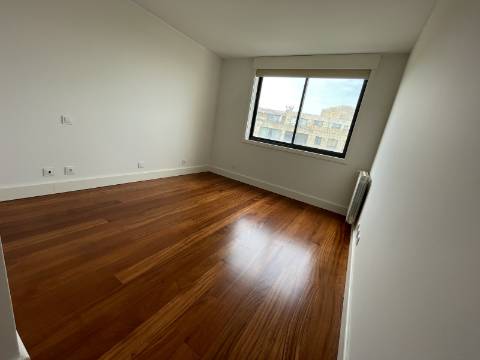 Apartamento T3 ótimo de alto padrão na 2ª linha do mar em Leça de Palmeira!!