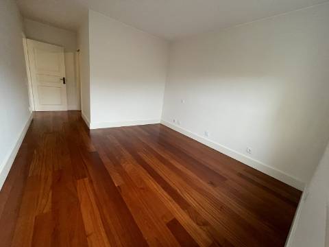 Apartamento T3 ótimo de alto padrão na 2ª linha do mar em Leça de Palmeira!!