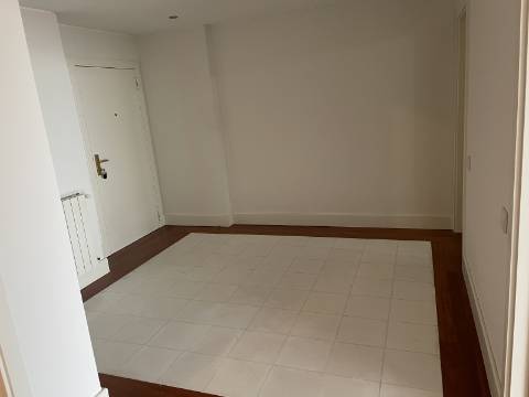 Apartamento T3 ótimo de alto padrão na 2ª linha do mar em Leça de Palmeira!!