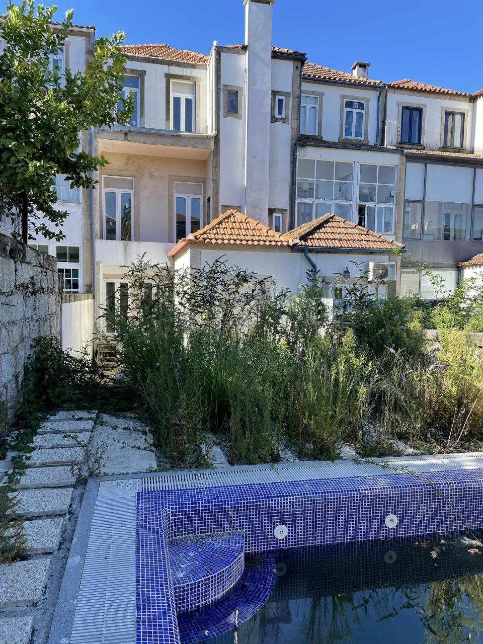 Maravilhoso edifício histórico situado numa das ruas mais conhecidas do Porto