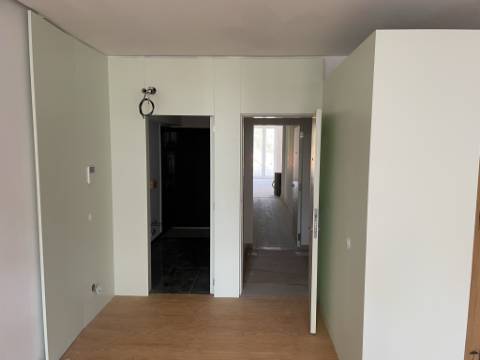 Maravilhoso edifício histórico situado numa das ruas mais conhecidas do Porto