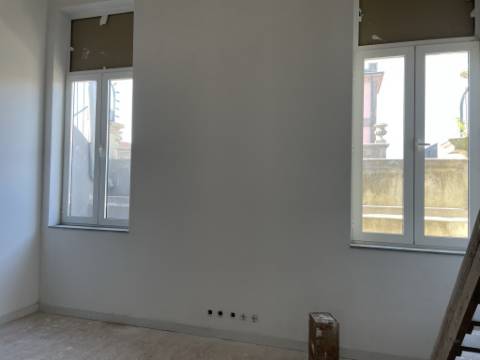 Maravilhoso edifício histórico situado numa das ruas mais conhecidas do Porto