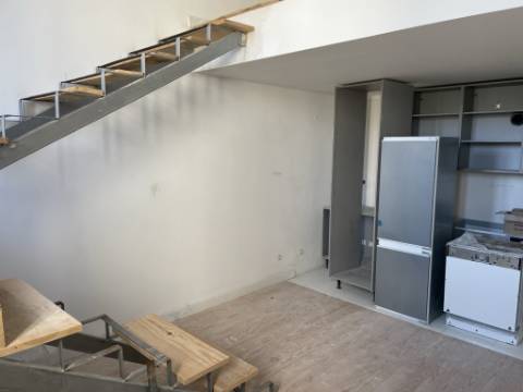 Maravilhoso edifício histórico situado numa das ruas mais conhecidas do Porto