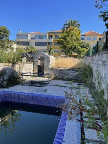 Maravilhoso edifício histórico situado numa das ruas mais conhecidas do Porto