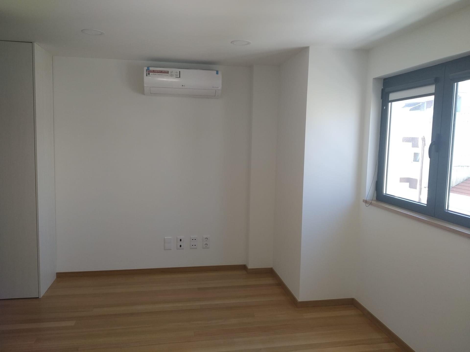 Apartamento T0+1 em plena Rua da Constituição!