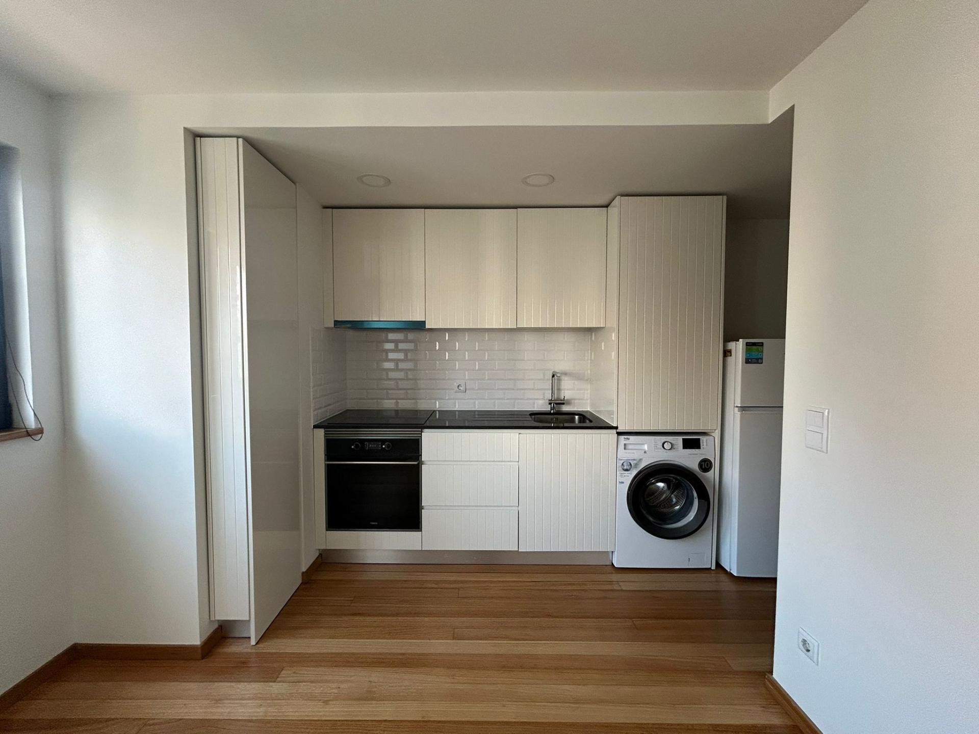 Apartamento T0+1 em plena Rua da Constituição!