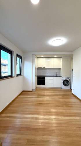 Apartamento T0+1 em plena Rua da Constituição!