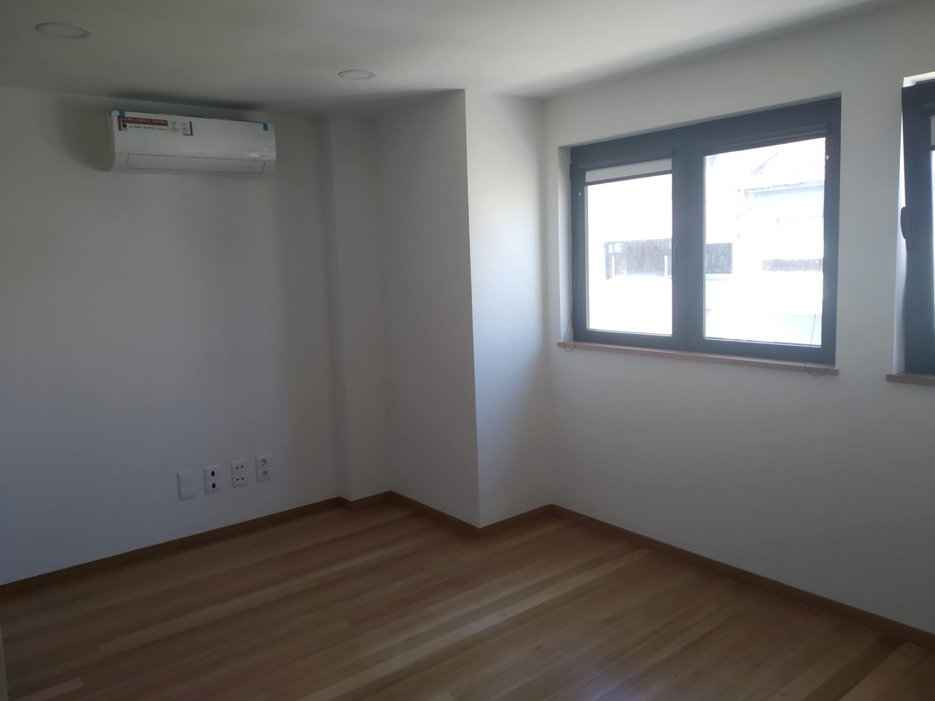 Apartamento T0+1 em plena Rua da Constituição!