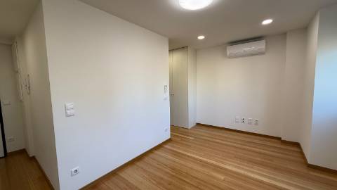 Apartamento T0+1 em plena Rua da Constituição!