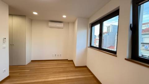 Apartamento T0+1 em plena Rua da Constituição!