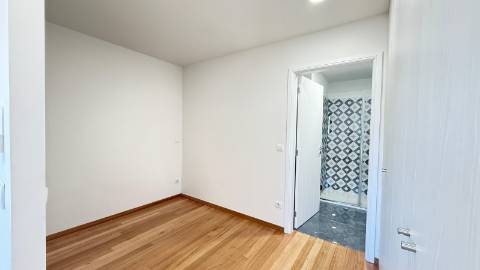 Apartamento T0+1 em plena Rua da Constituição!