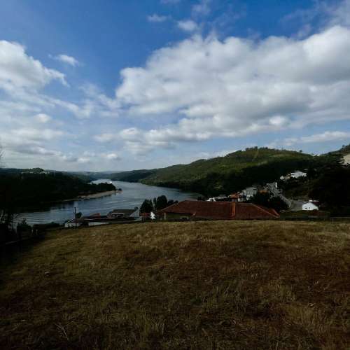 Terreno com vista privilegiada sobre o Rio Douro