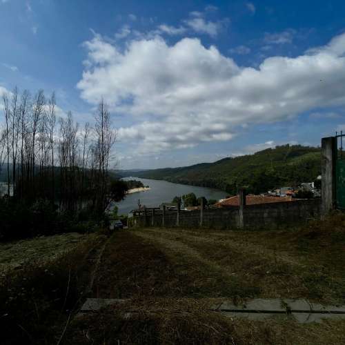 Terreno com vista privilegiada sobre o Rio Douro