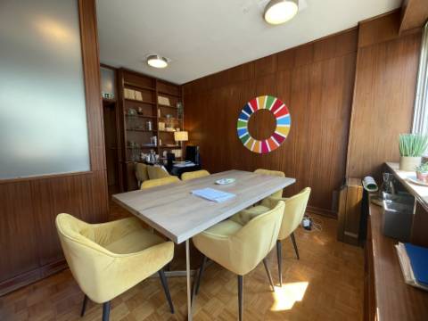 Escritório com duas salas para arrendar em localização de excelência