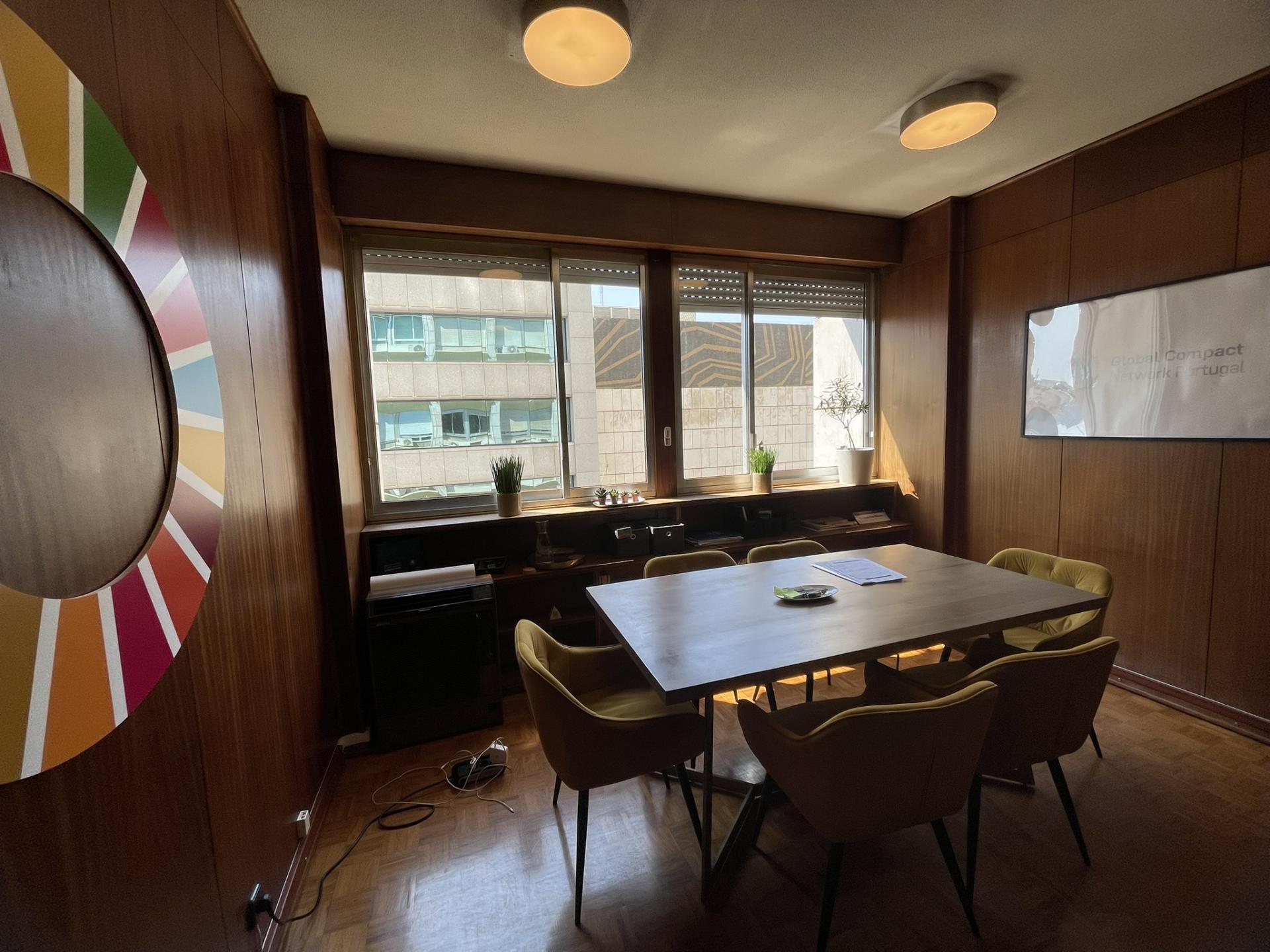 Escritório com duas salas para arrendar em localização de excelência