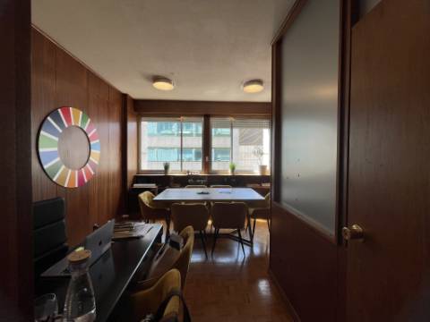 Escritório com duas salas para arrendar em localização de excelência