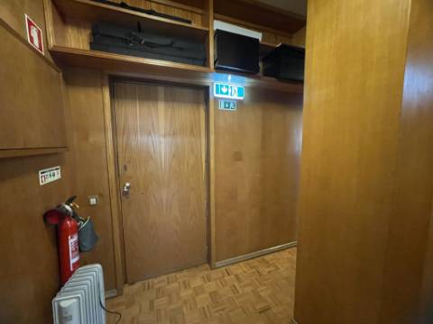 Escritório com duas salas para arrendar em localização de excelência